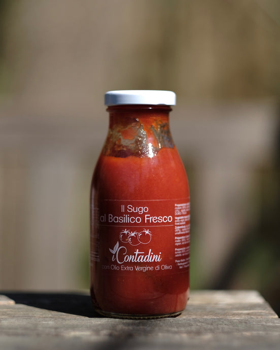 Basilicum tomatensaus uit Italië. Sugo di basilico fresco